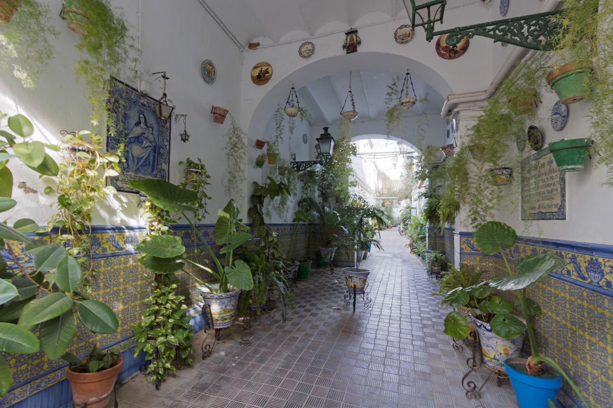 Castilla Triana Courtyard By Valcambre Sevilla Exterior foto