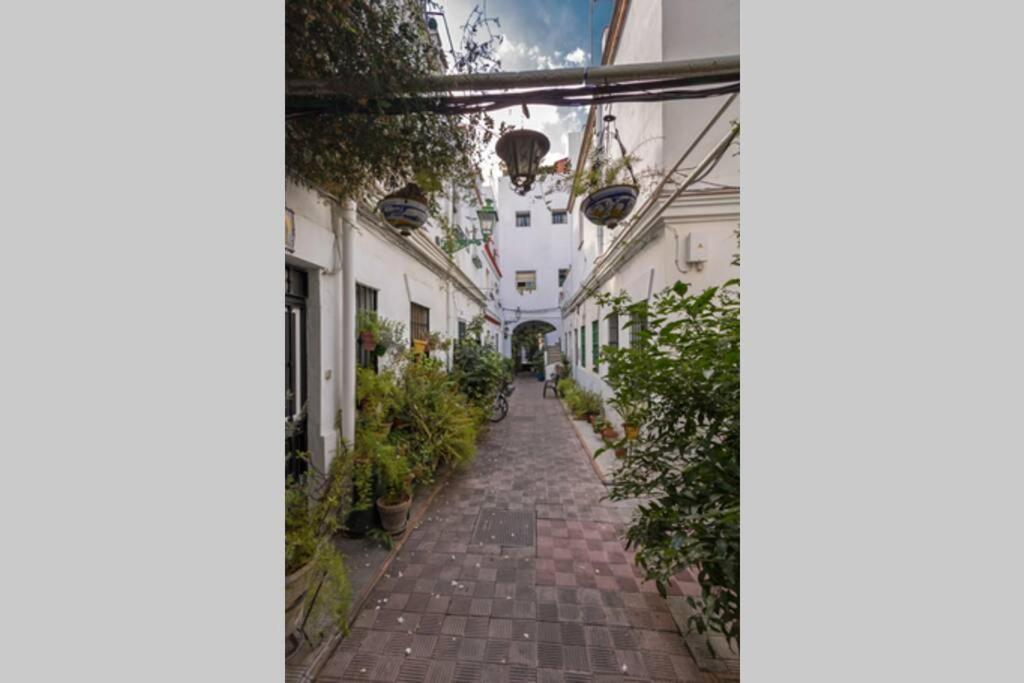 Castilla Triana Courtyard By Valcambre Sevilla Exterior foto